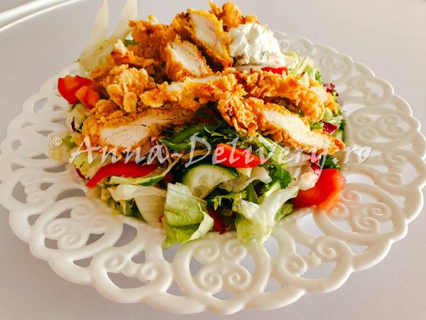 Salată Crispy Chicken